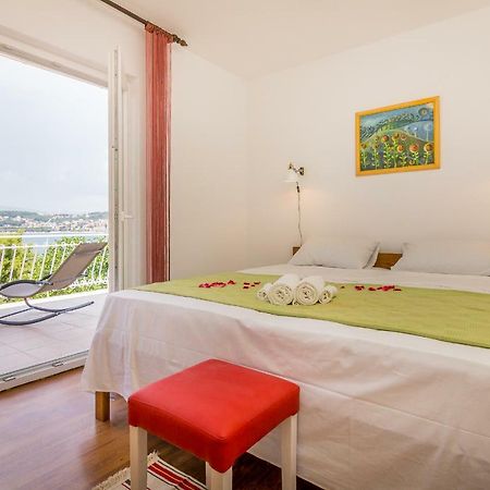 Apartment "On The Beach" Trogir Eksteriør bilde
