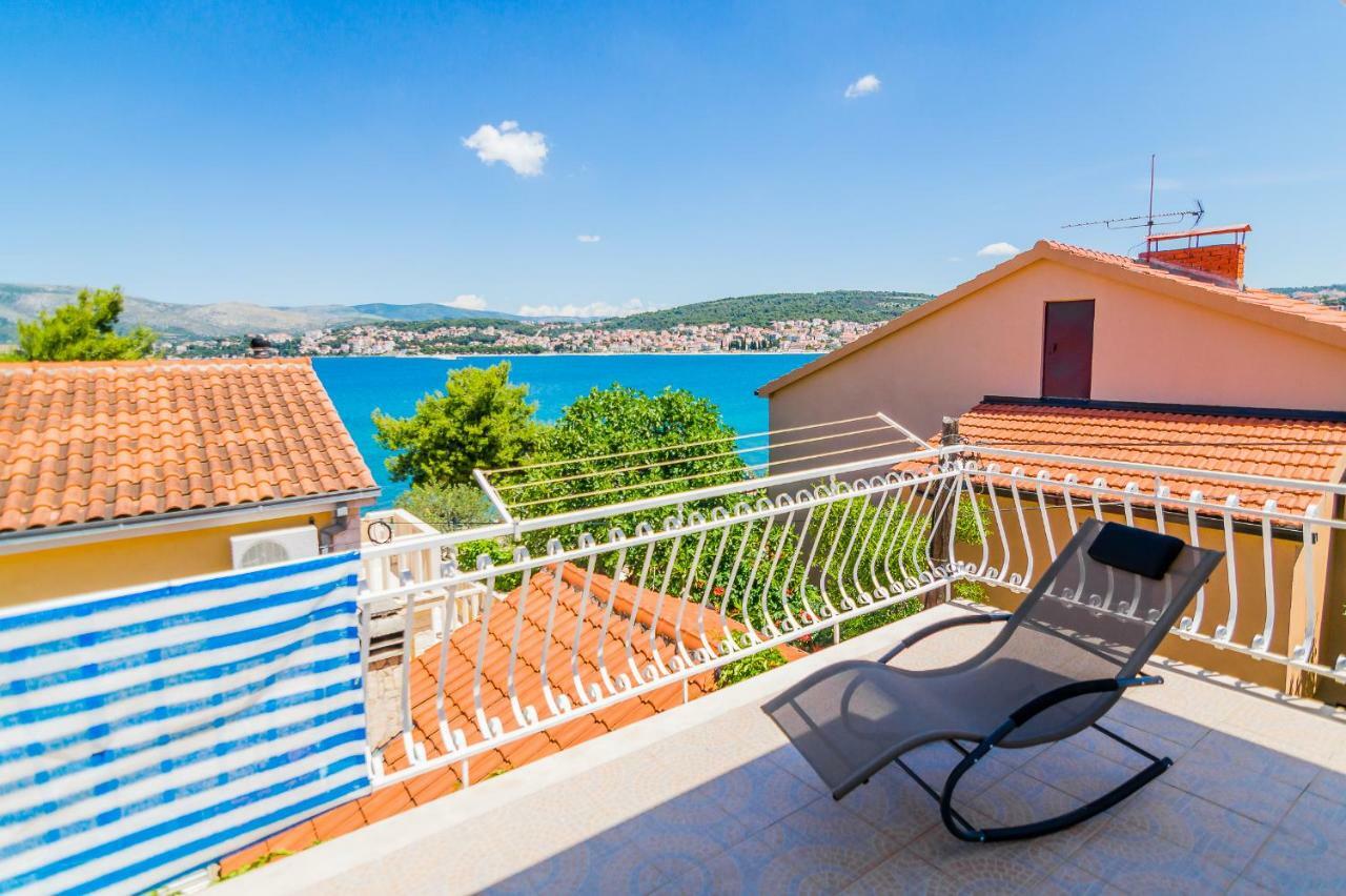 Apartment "On The Beach" Trogir Eksteriør bilde