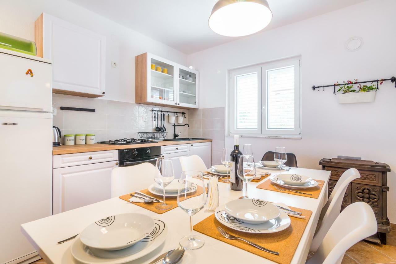 Apartment "On The Beach" Trogir Eksteriør bilde