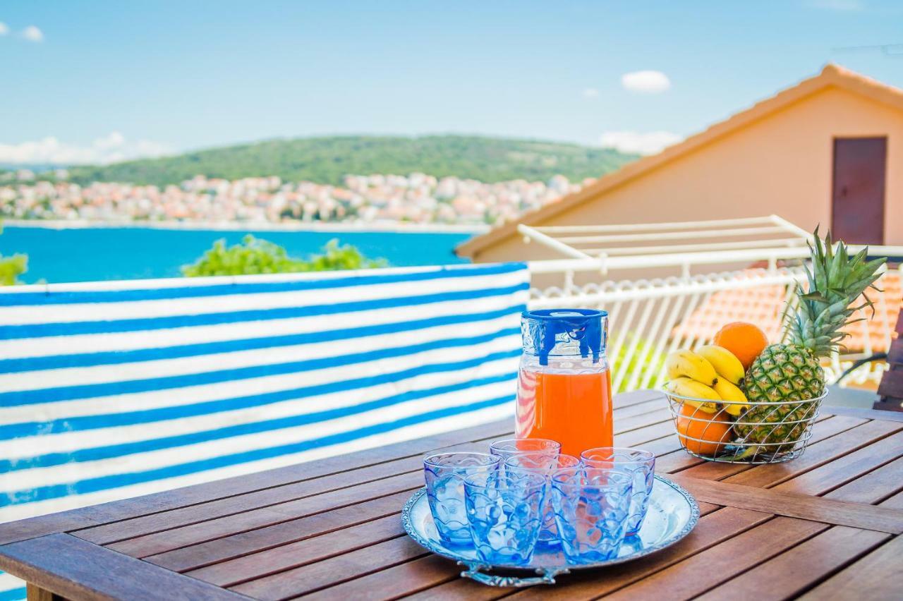 Apartment "On The Beach" Trogir Eksteriør bilde