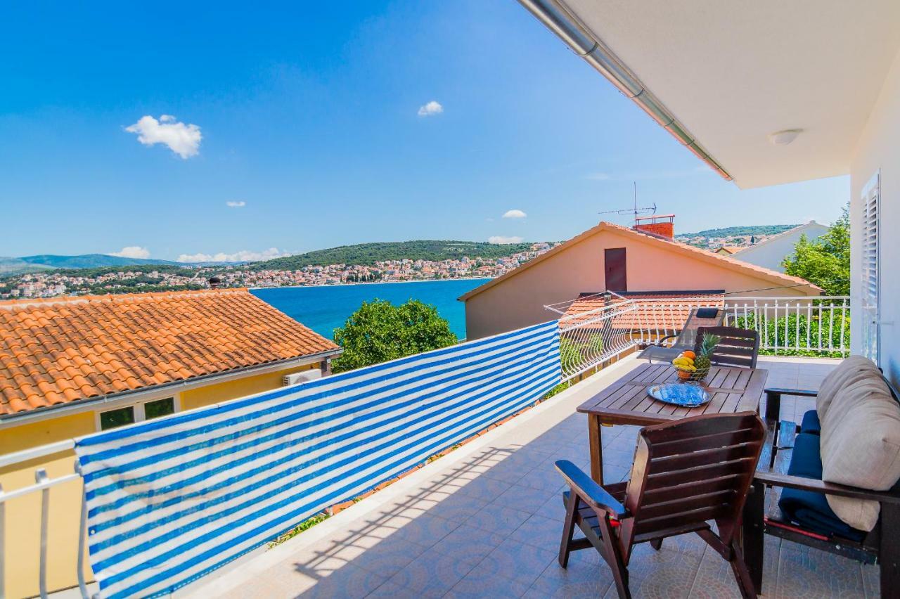 Apartment "On The Beach" Trogir Eksteriør bilde