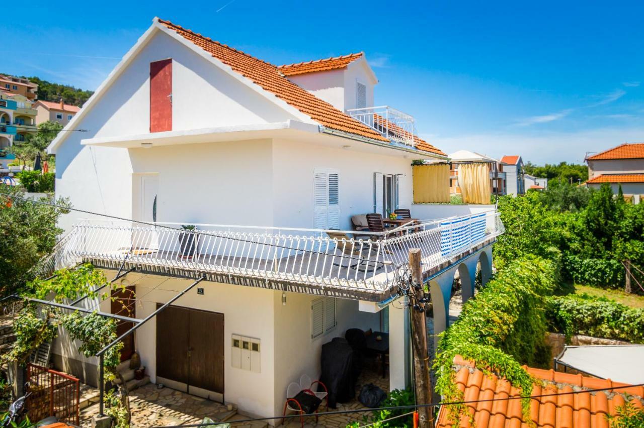 Apartment "On The Beach" Trogir Eksteriør bilde