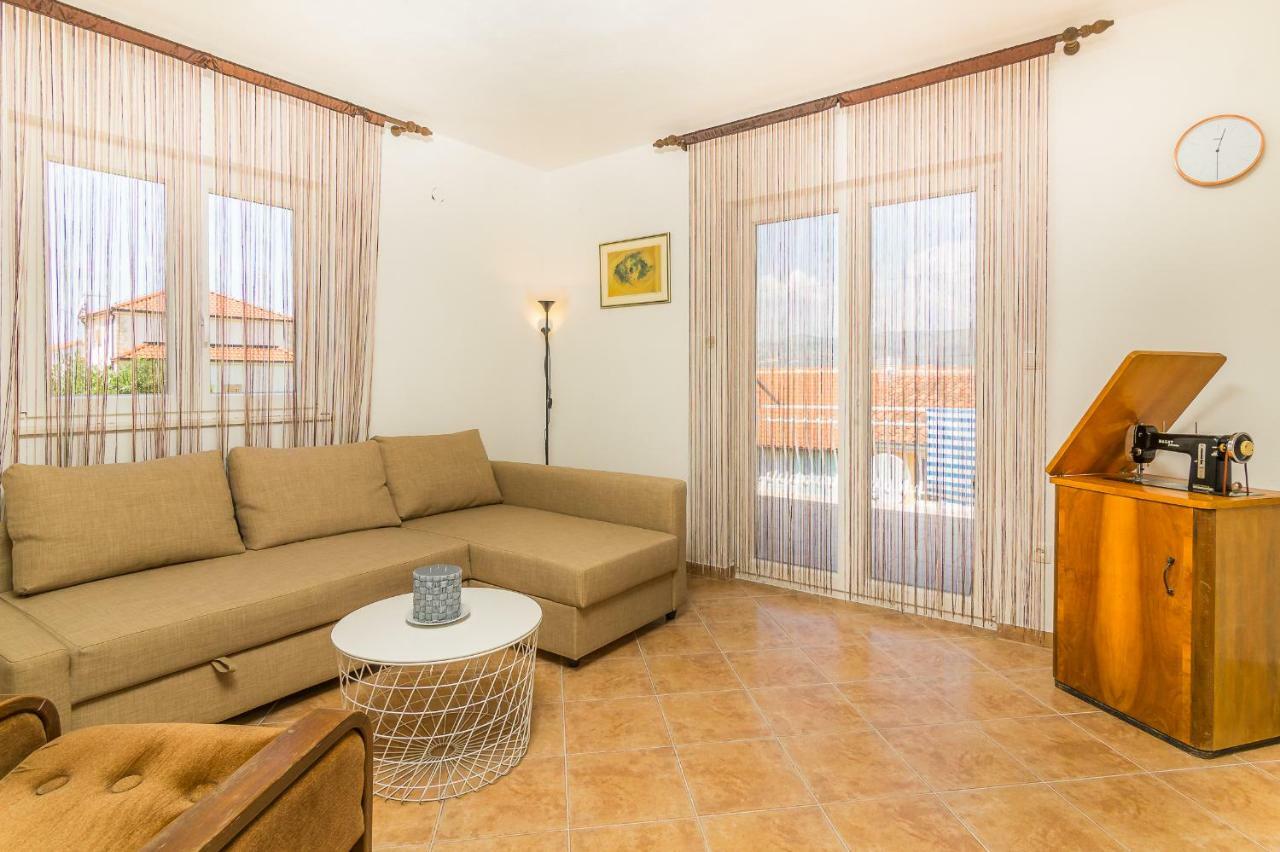 Apartment "On The Beach" Trogir Eksteriør bilde